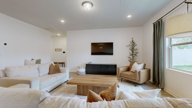 3281 Holiday Ln, Columbia, TN 38401