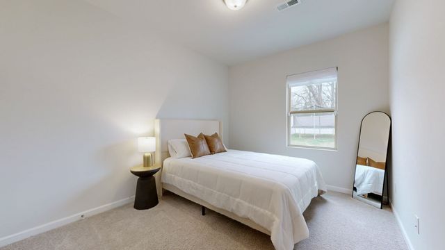 3281 Holiday Ln, Columbia, TN 38401