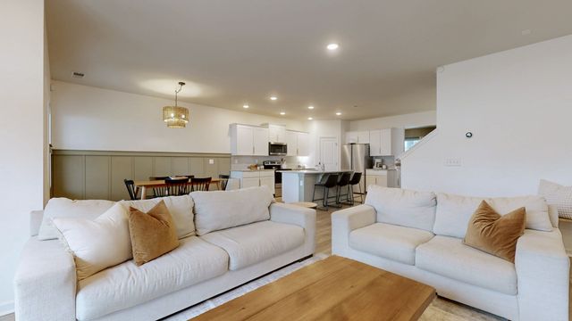 3281 Holiday Ln, Columbia, TN 38401