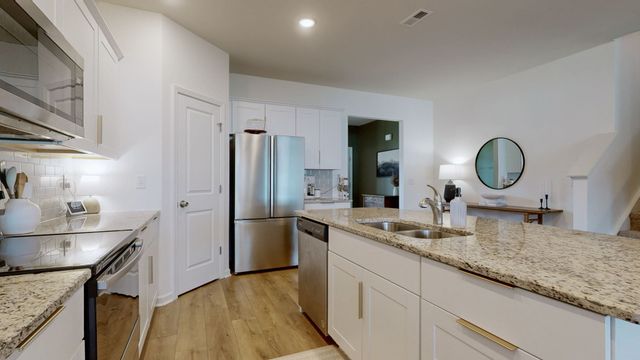 3281 Holiday Ln, Columbia, TN 38401