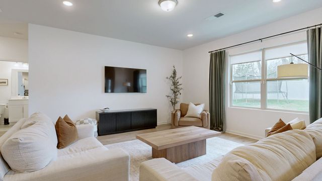 3281 Holiday Ln, Columbia, TN 38401