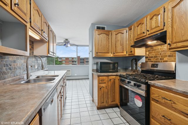 2200 S Stewart Avenue 4A, Lombard, IL 60148