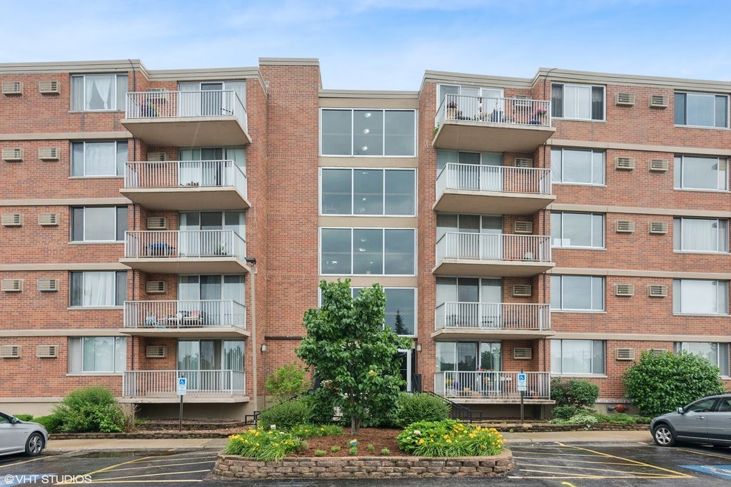 2200 S Stewart Avenue 4A, Lombard, IL 60148