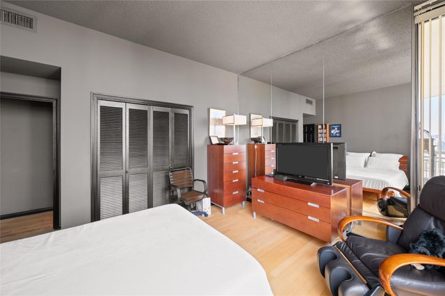 15 Greenway Plaza 26J, Houston, TX 77046