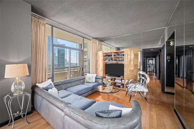 15 Greenway Plaza 26J, Houston, TX 77046