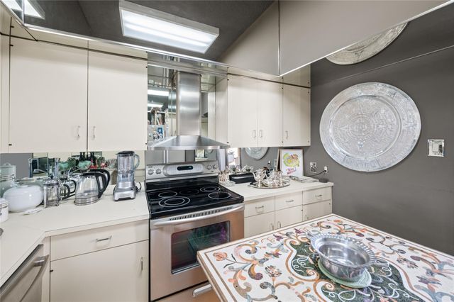 15 Greenway Plaza 26J, Houston, TX 77046