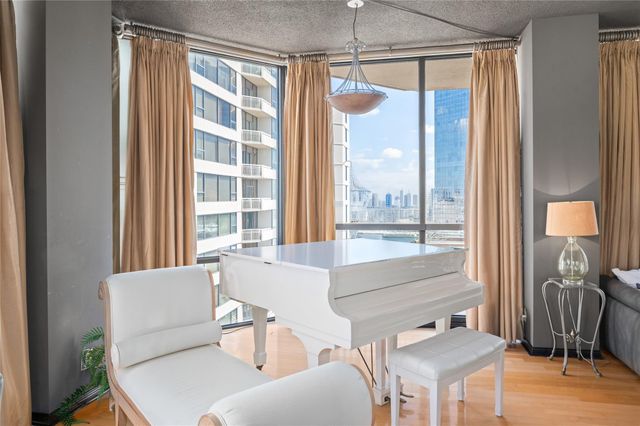 15 Greenway Plaza 26J, Houston, TX 77046