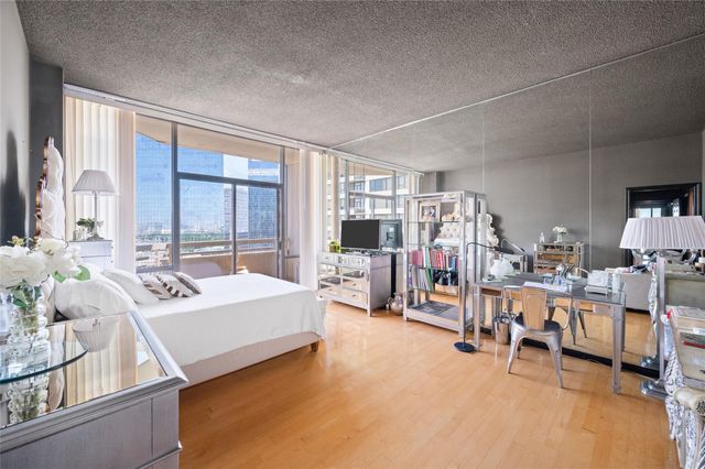 15 Greenway Plaza 26J, Houston, TX 77046