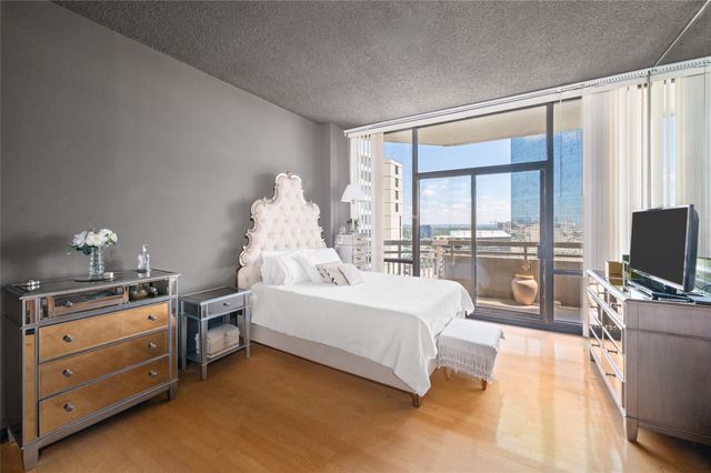 15 Greenway Plaza 26J, Houston, TX 77046