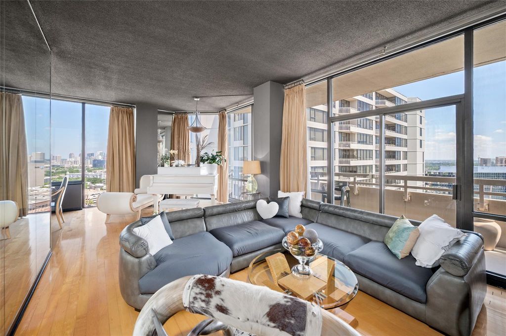 15 Greenway Plaza 26J, Houston, TX 77046