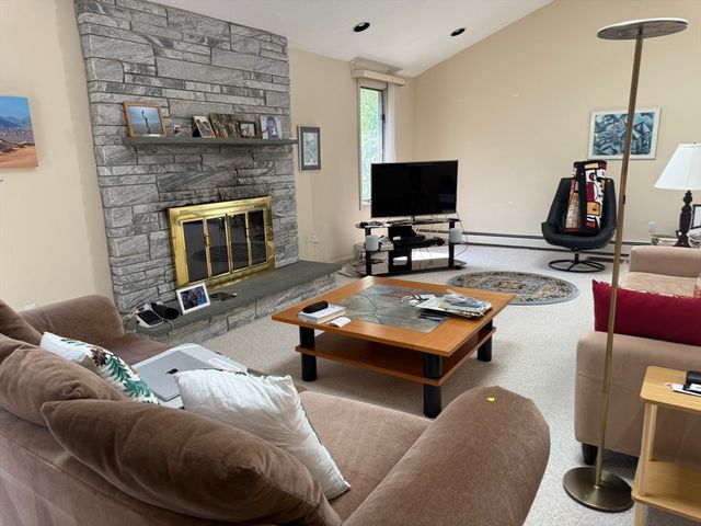 55 Esty Farm, Newton, MA 02459