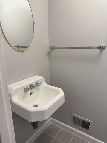 55 Esty Farm, Newton, MA 02459
