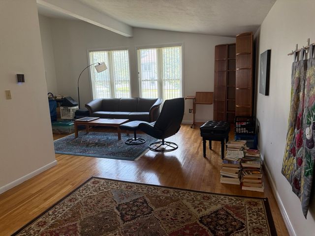 55 Esty Farm, Newton, MA 02459