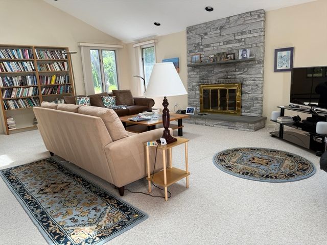 55 Esty Farm, Newton, MA 02459