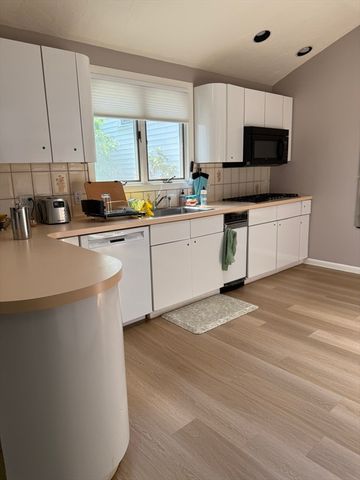 55 Esty Farm, Newton, MA 02459