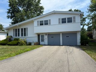 55 Esty Farm, Newton, MA 02459