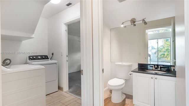 876 Garnet Cir, Weston, FL 33326