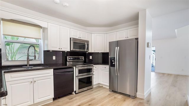 876 Garnet Cir, Weston, FL 33326