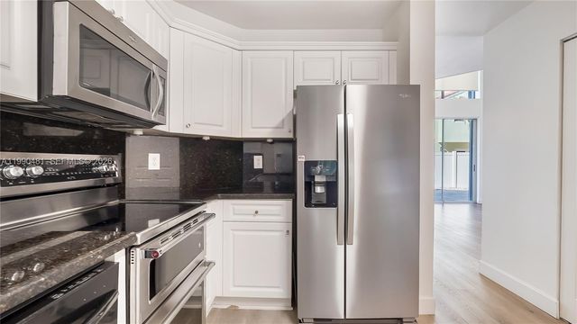 876 Garnet Cir, Weston, FL 33326