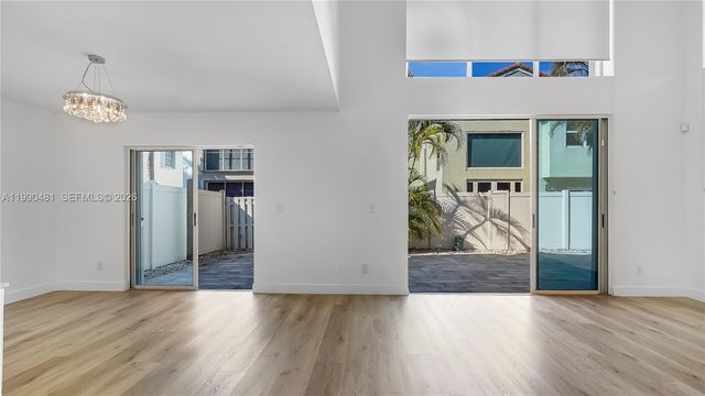 876 Garnet Cir, Weston, FL 33326