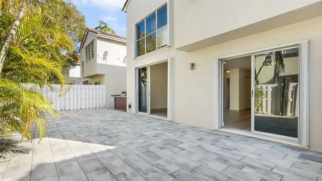 876 Garnet Cir, Weston, FL 33326