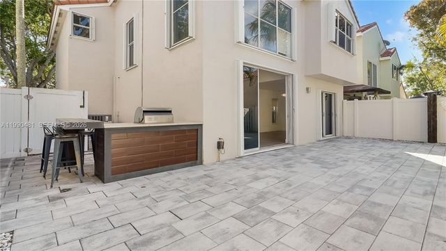 876 Garnet Cir, Weston, FL 33326