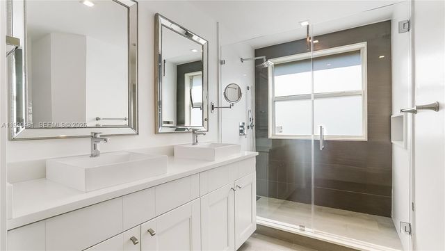 876 Garnet Cir, Weston, FL 33326