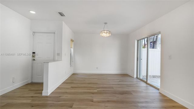 876 Garnet Cir, Weston, FL 33326