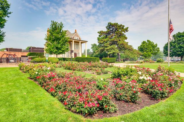 310 E Church Street 201, Libertyville, IL 60048