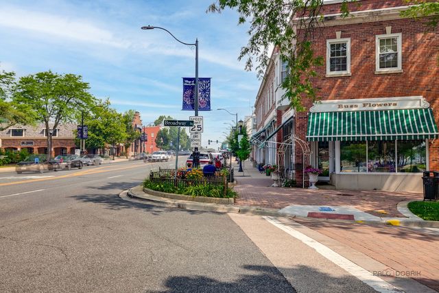 310 E Church Street 201, Libertyville, IL 60048