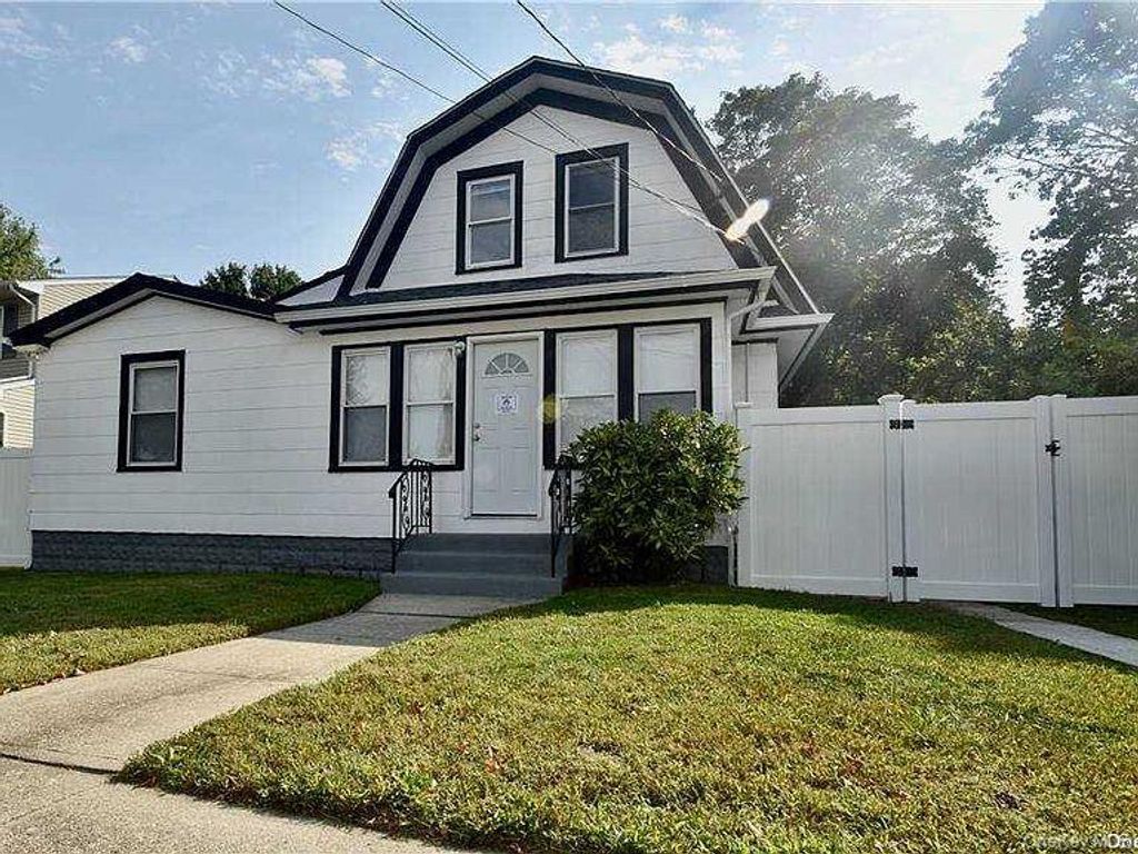 980 Thomas Avenue, Baldwin, NY 11510
