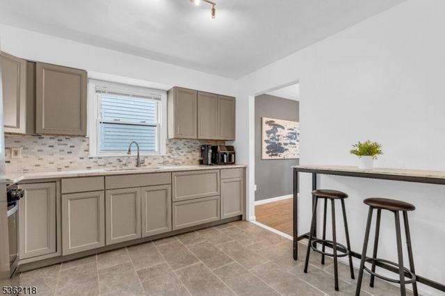 1105 Essex Ave 2, Linden City, NJ 07036