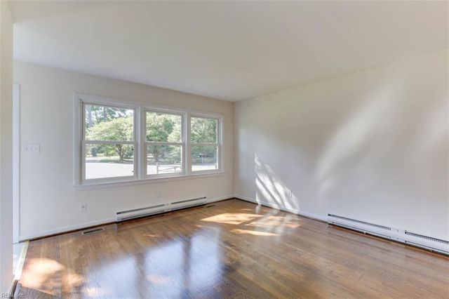 5 Marval CIR, Hampton, VA 23666