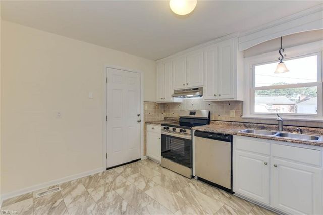 5 Marval CIR, Hampton, VA 23666