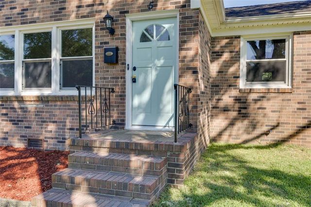5 Marval CIR, Hampton, VA 23666