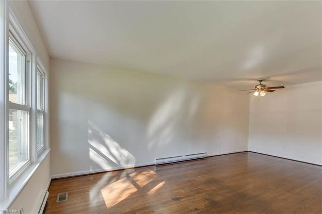 5 Marval CIR, Hampton, VA 23666