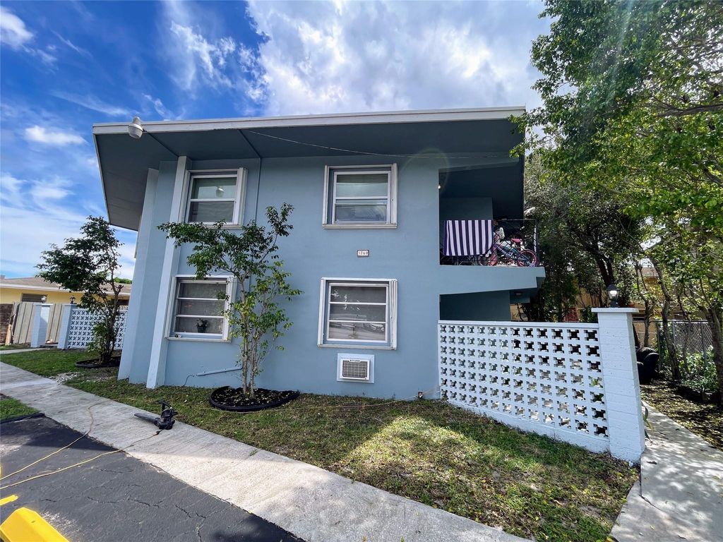 3760 SW 1st Street, Fort Lauderdale, FL 33312