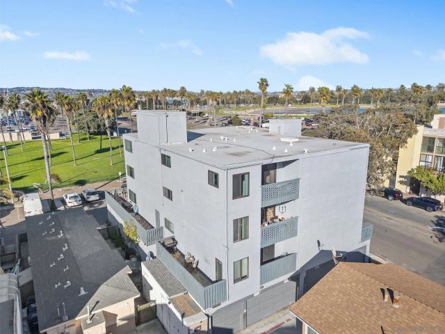 2990 Mission Blvd 303, San Diego, CA 92109