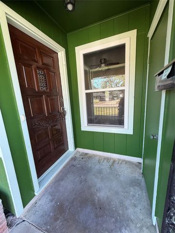 406 Gardenia Street, Lake Jackson, TX 77566