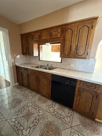 406 Gardenia Street, Lake Jackson, TX 77566