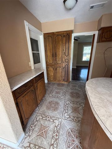 406 Gardenia Street, Lake Jackson, TX 77566