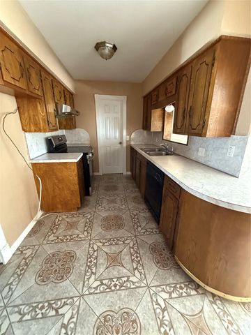 406 Gardenia Street, Lake Jackson, TX 77566