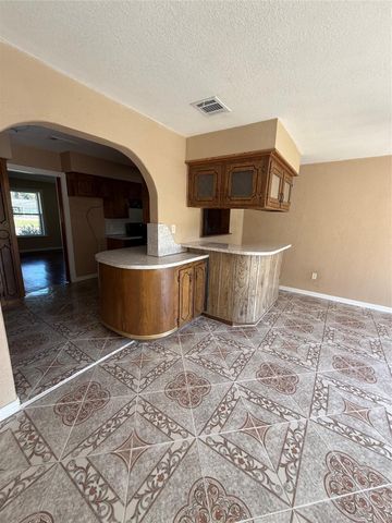 406 Gardenia Street, Lake Jackson, TX 77566