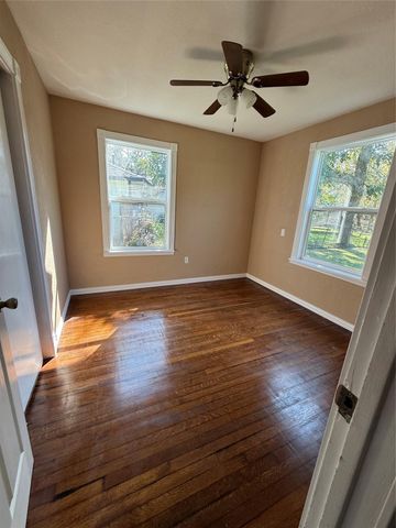 406 Gardenia Street, Lake Jackson, TX 77566