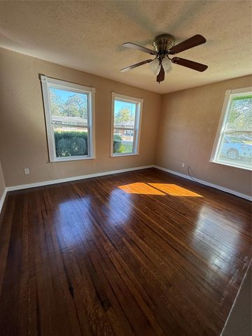 406 Gardenia Street, Lake Jackson, TX 77566