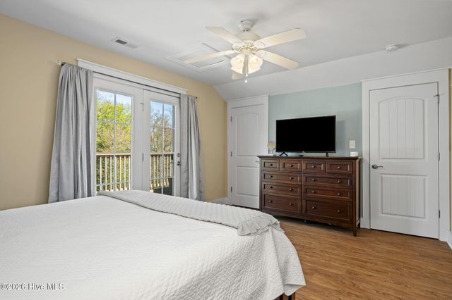 308 Live Oak Street, Emerald Isle, NC 28594