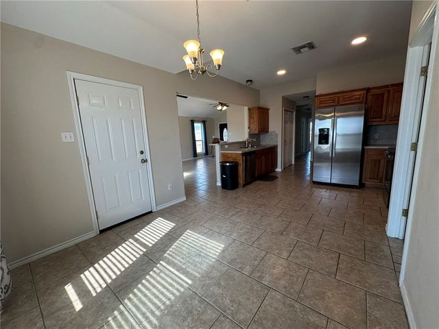 2012 Cottonwood Dr, Portland, TX 78374