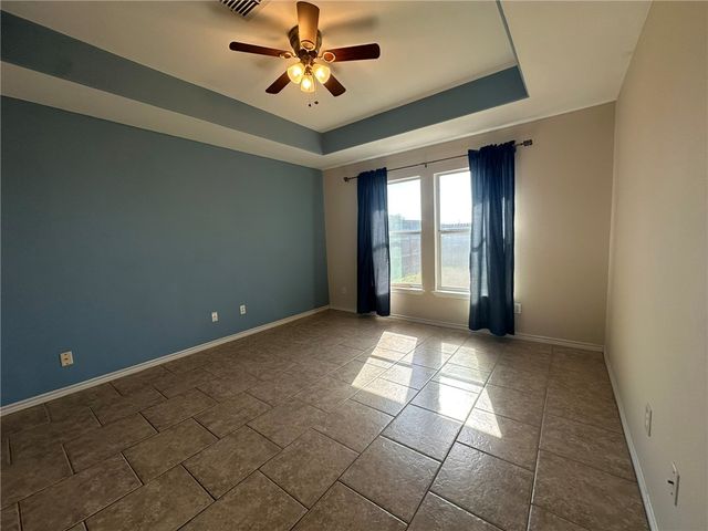 2012 Cottonwood Dr, Portland, TX 78374