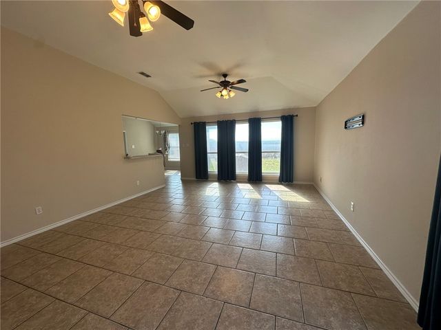 2012 Cottonwood Dr, Portland, TX 78374