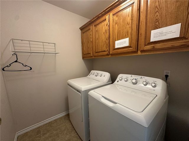 2012 Cottonwood Dr, Portland, TX 78374